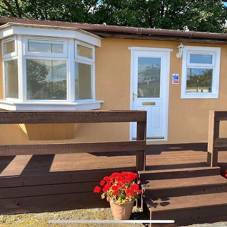 Semi-Detached Chalet - Uddingston, Glasgow Экстерьер фото