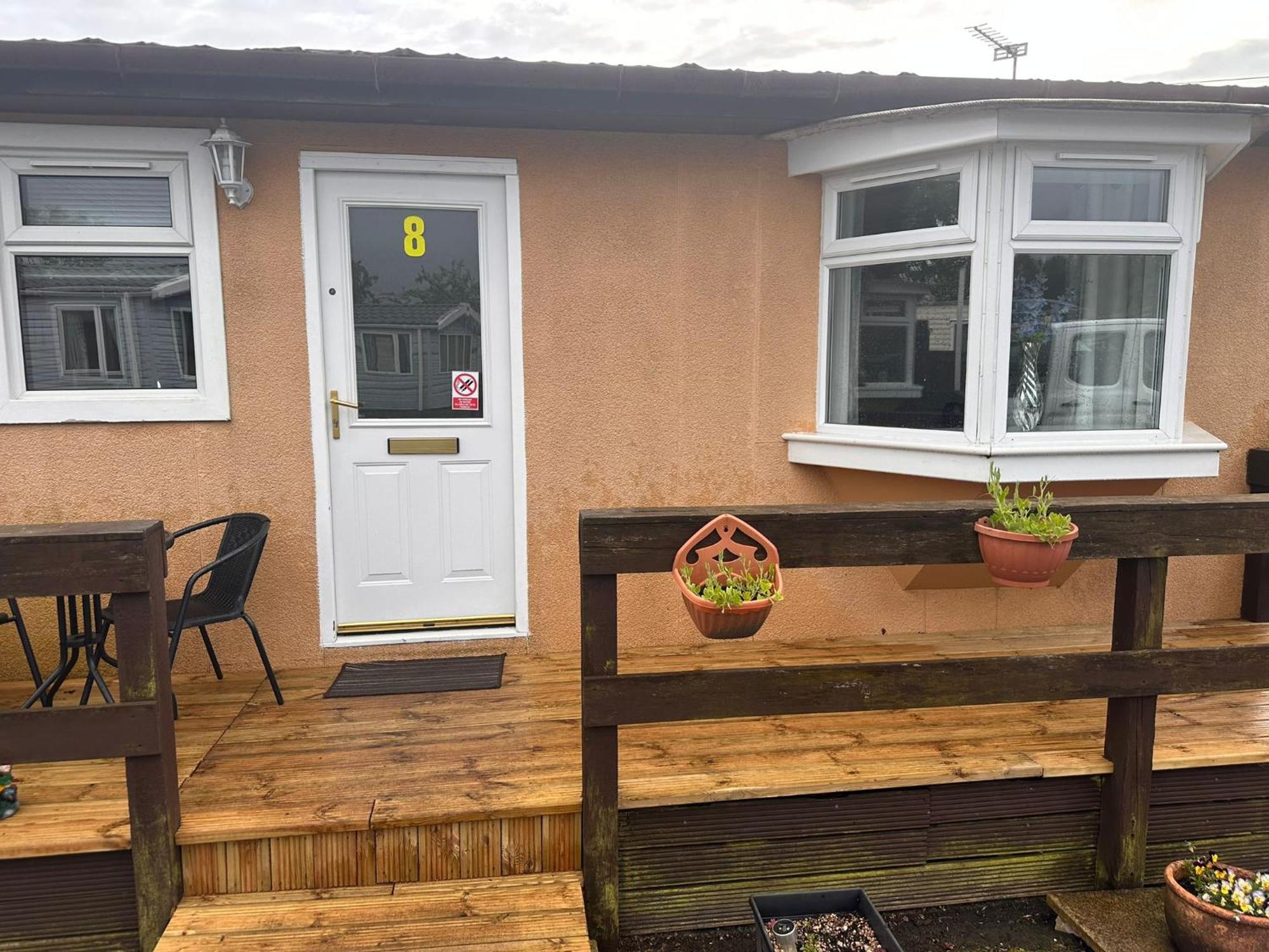 Semi-Detached Chalet - Uddingston, Glasgow Экстерьер фото